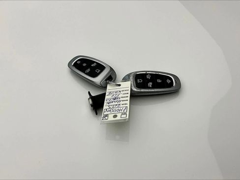 Used 2023 Hyundai Santa Cruz Limited w/ Winter Package image 14