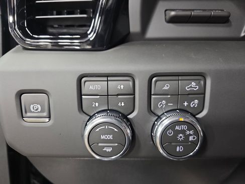 New 2026 GMC Sierra 2500 AT4X w/ LPO, Black Badging Package image 27