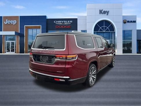 Used 2024 Jeep Grand Wagoneer L Series III AWD/4WD image 5