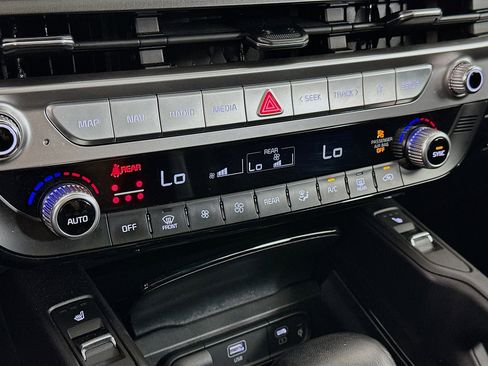 Used 2025 Kia Telluride S image 24