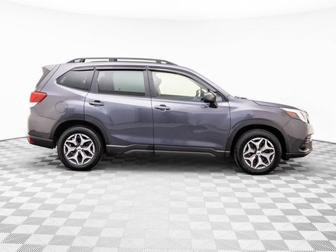 Used 2023 Subaru Forester Premium image 7