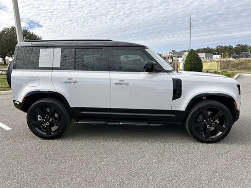 New 2026 Land Rover Defender 110 X-Dynamic SE image 6