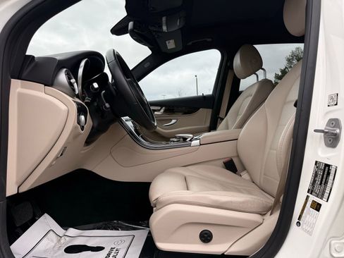 Used 2017 Mercedes-Benz GLC 300 4MATIC image 14