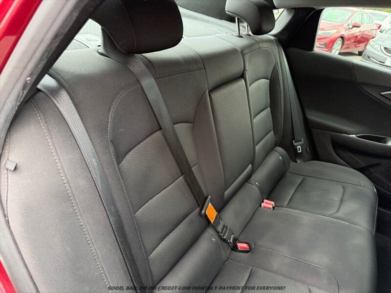 Used 2017 Chevrolet Malibu LT FWD image 17