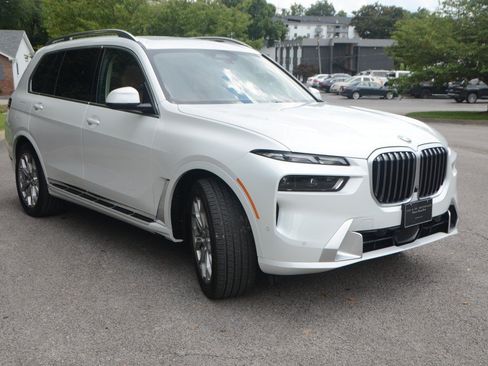 Used 2025 BMW X7 xDrive40i AWD/4WD image 6