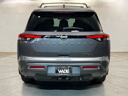 New 2026 Nissan Pathfinder Platinum w/ Cargo Package