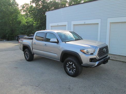 Used 2021 Toyota Tacoma TRD Off-Road AWD/4WD image 2