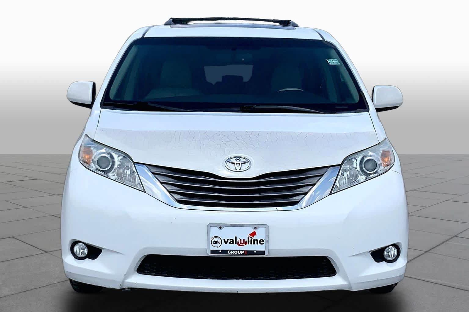 Used 2011 Toyota Sienna XLE w/ XLE Navigation Pkg FWD image 3