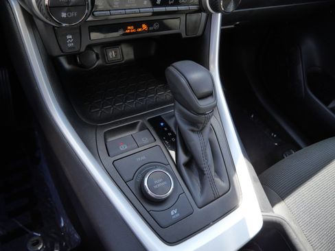 Certified 2025 Toyota RAV4 LE AWD/4WD image 25