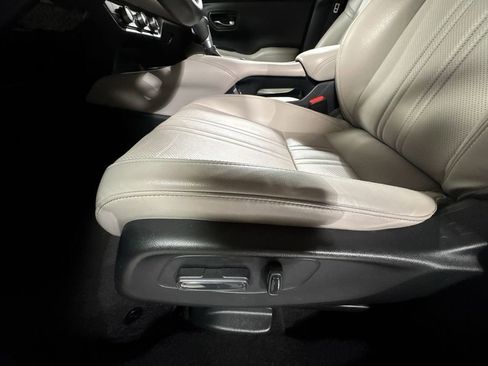 Used 2023 Honda HR-V EX-L image 18