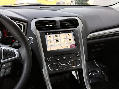 Used 2018 Ford Fusion SE w/ Equipment Group 602A FWD image 33