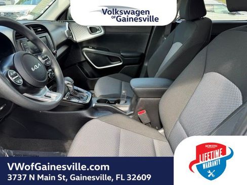 Used 2025 Kia Soul LX w/ LX Technology Package FWD image 18