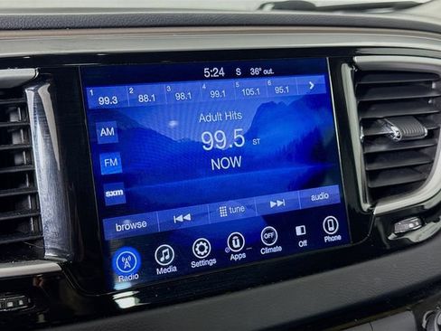 Used 2017 Chrysler Pacifica Touring image 15