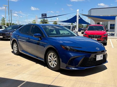 Used 2026 Toyota Camry LE FWD image 5