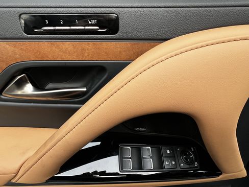 Used 2025 Lexus LX 600 4WD w/ Luxury Package image 14