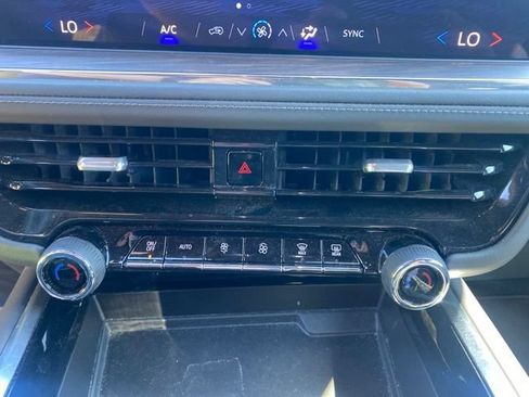 Used 2025 Chevrolet Suburban LS AWD/4WD image 30