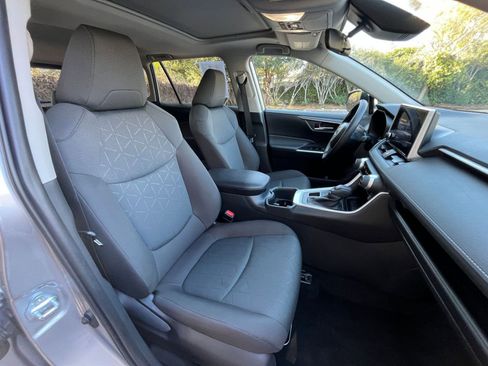 Used 2025 Toyota RAV4 XLE image 37