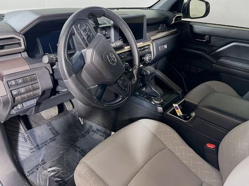 Certified 2024 Toyota Tacoma SR5 AWD/4WD image 10