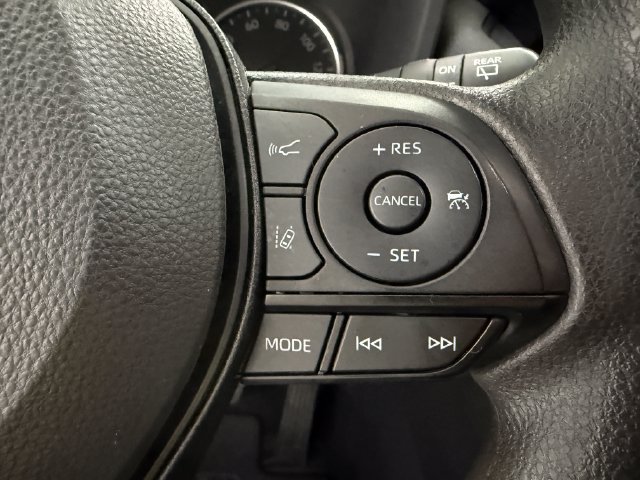 Used 2022 Toyota RAV4 XLE w/ Convenience Package FWD image 11