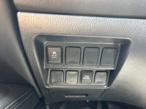 Used 2020 Nissan Pathfinder S FWD image 51