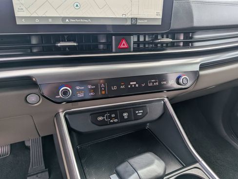 Certified 2026 Kia Carnival FWD image 24