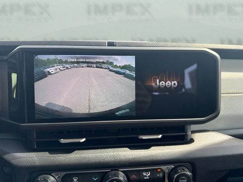 Used 2025 Jeep Wrangler Unlimited Sport AWD/4WD image 16