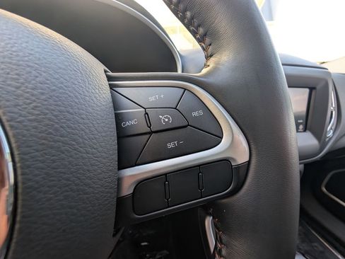 Used 2019 Jeep Compass Latitude image 19