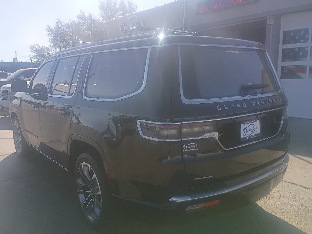 Used 2022 Jeep Grand Wagoneer Series III w/ HD Trailer Tow Package AWD/4WD image 8