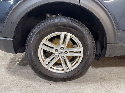 Used 2022 Ford Explorer XLT image 35