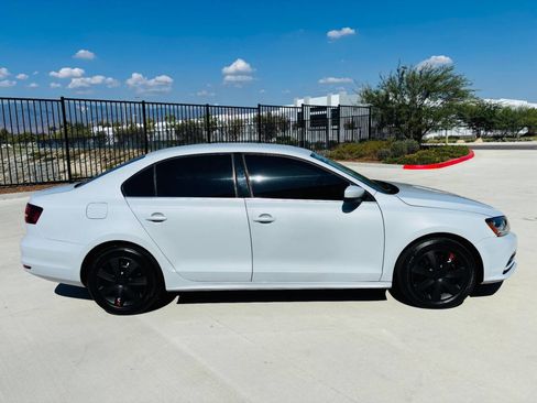 Used 2017 Volkswagen Jetta S image 4