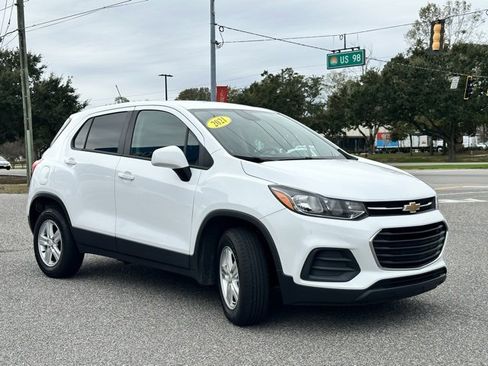 Used 2021 Chevrolet Trax LS w/ Tint and Cruise Package image 23
