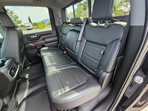 Used 2021 GMC Sierra 2500 Denali w/ Denali Black Diamond Edition AWD/4WD image 13