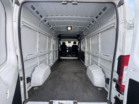 Used 2024 RAM ProMaster 2500 w/ Convenience Group FWD image 12