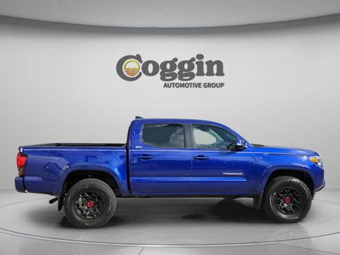 Used 2023 Toyota Tacoma SR5 w/ Technology Package AWD/4WD image 5