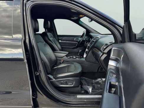 Used 2018 Ford Explorer Limited image 48