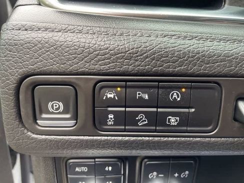 Used 2024 GMC Yukon XL Denali image 25