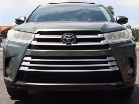 Used 2017 Toyota Highlander Plus w/ Carpet Mat Package AWD/4WD image 13