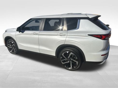 Used 2024 Mitsubishi Outlander SE image 12