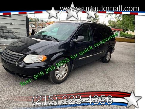 Used 2006 Chrysler Town & Country Touring image 1