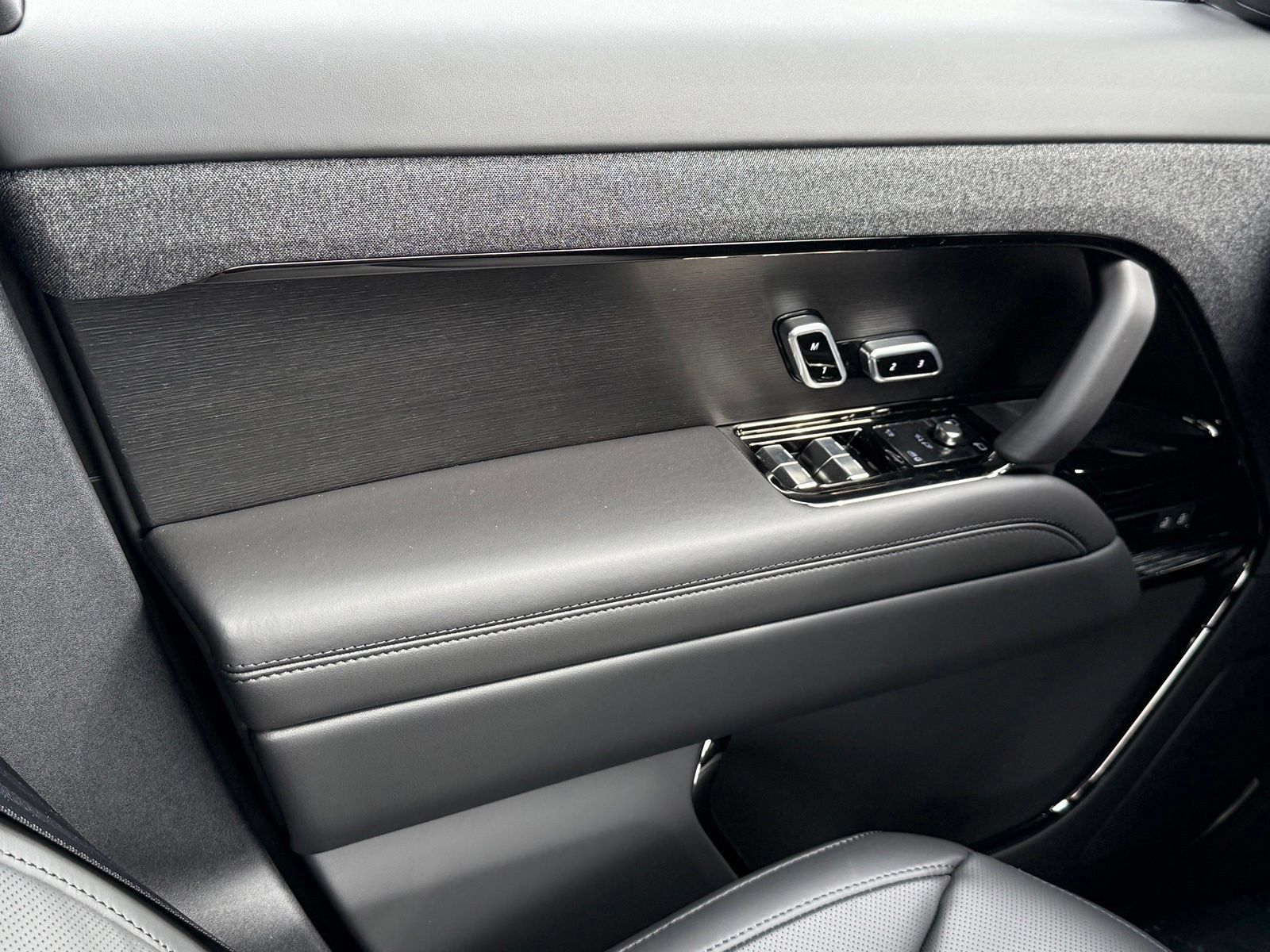 New 2026 Land Rover Range Rover Sport SE AWD/4WD image 38
