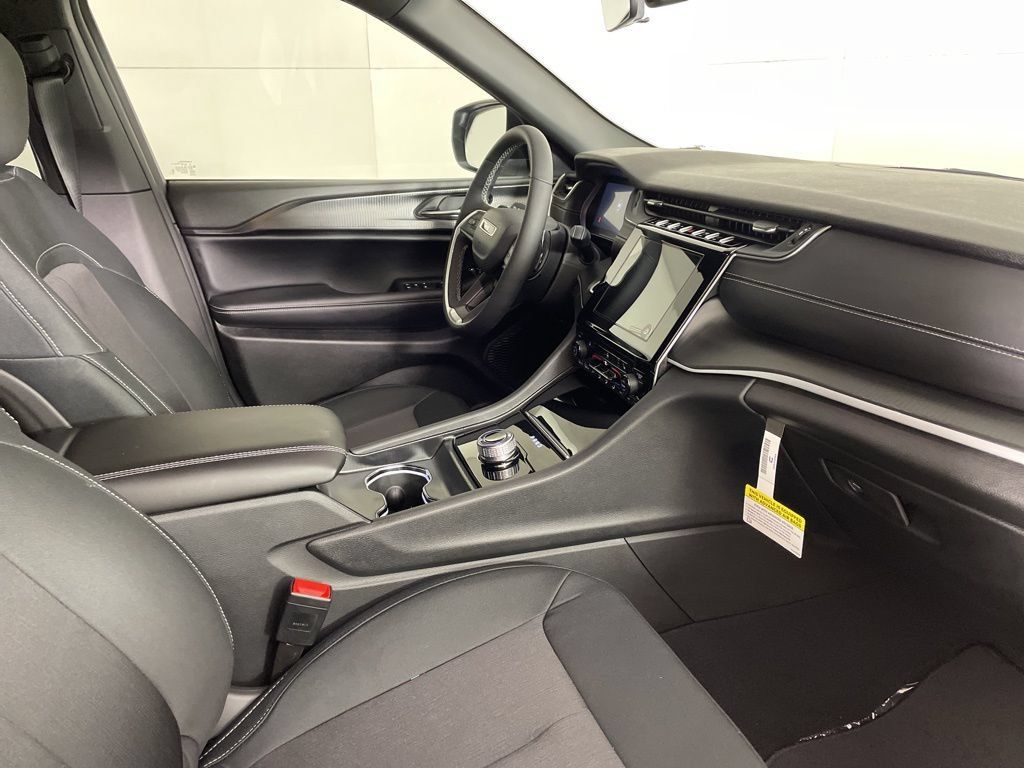New 2025 Jeep Grand Cherokee Laredo X w/ Luxury Tech Group I AWD/4WD image 14