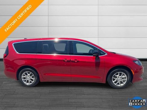 Used 2025 Chrysler Voyager LX FWD image 3