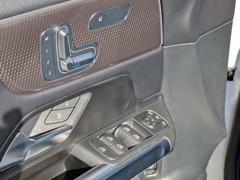 Used 2023 Mercedes-Benz GLB 250 4MATIC image 26