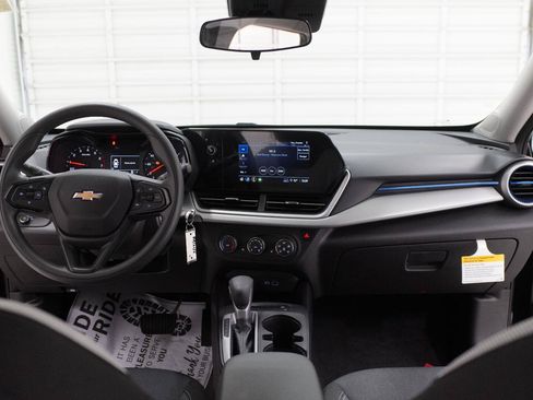 Used 2026 Chevrolet Trax LS w/ LS Convenience Package FWD image 26
