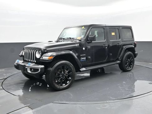 Used 2023 Jeep Wrangler Unlimited Sahara w/ Cold Weather Group AWD/4WD image 2