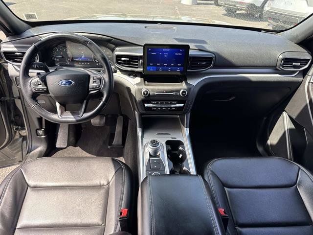 Certified 2020 Ford Explorer XLT w/ Equipment Group 202A AWD/4WD image 32