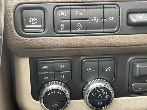 Used 2021 GMC Yukon XL Denali w/ Denali Ultimate Package image 34