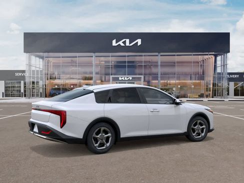 New 2026 Kia K4 LXS FWD image 6