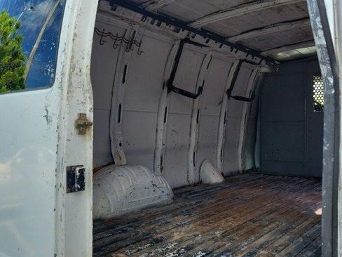Used 2006 Chevrolet Express 2500 Extended w/ Power and Light Package RWD image 8