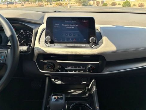 Certified 2024 Nissan Rogue SV FWD image 15